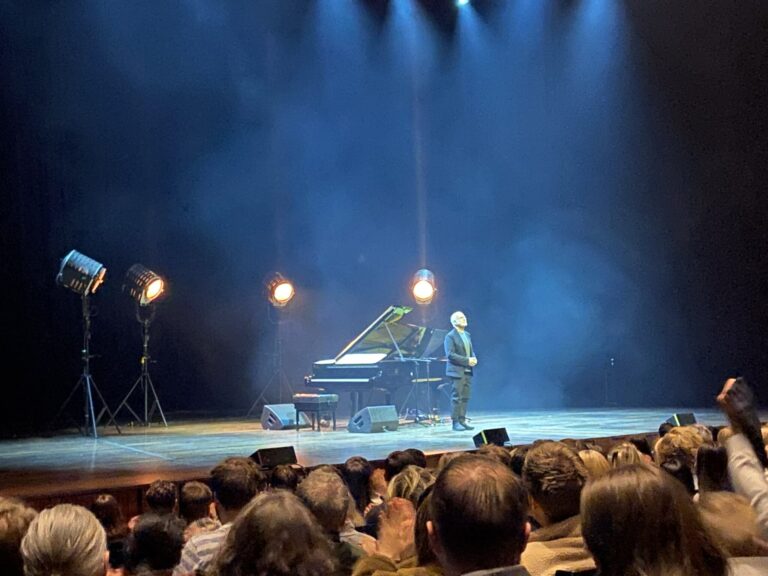 Einaudi final bow