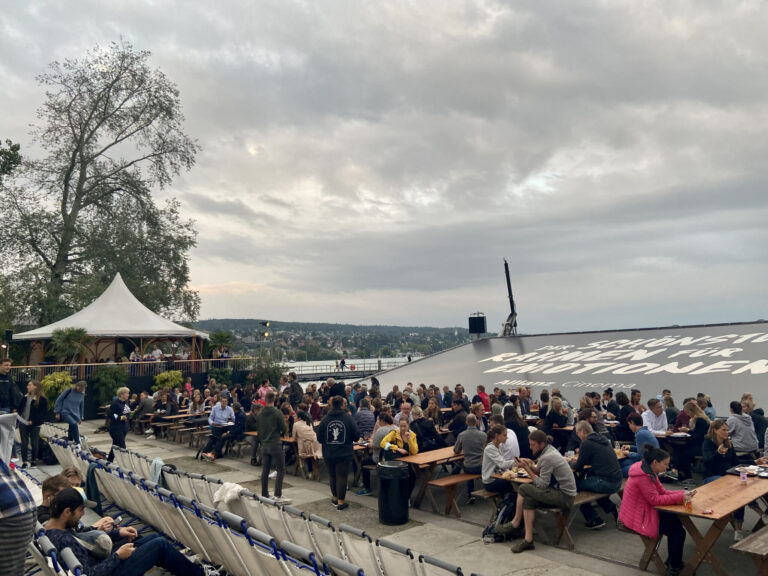 restaurant and screen